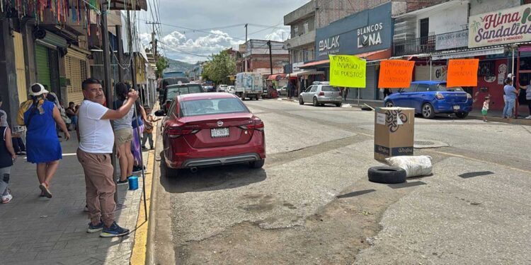 Proliferación del comercio en vía pública desata inconformidad en la ciudad de Oaxaca