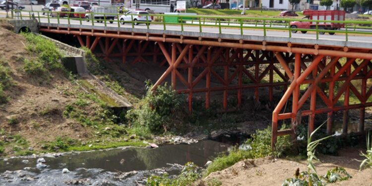 Anuncian inversión de 214 mdp para rehabilitar colectores en el río Atoyac, tras años de inacción gubernamental