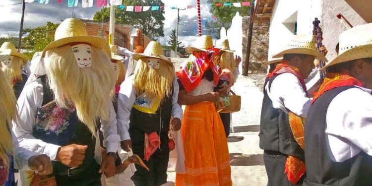Delegaciones de la Mixteca brillarán en la Guelaguetza 2025