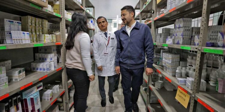 Martí Batres supervisa la Clínica del ISSSTE en Oaxaca y plantea metas para mejorar el servicio