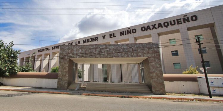 Queda sin director el Hospital de la Mujer y la Niñez Oaxaqueña a tres meses de su inauguración