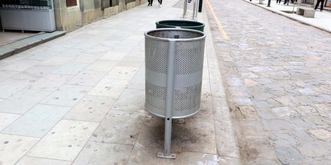 Oaxaca de Juárez enfrenta escasez de papeleras y contenedores ante la llegada de turistas por Guelaguetza