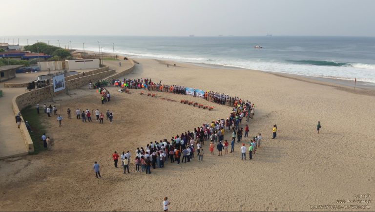 Marina realiza campaña de limpieza en playas de Salina Cruz por el Día Mundial del Medio Ambiente