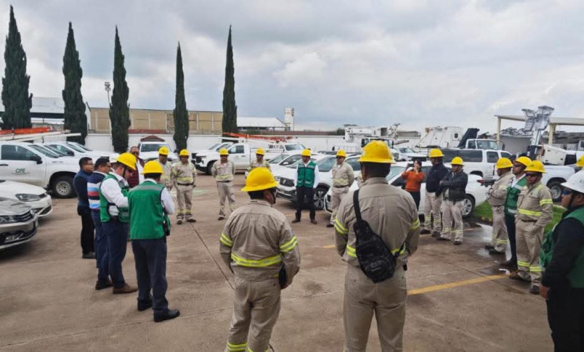 CFE despliega operativo especial para restablecer electricidad tras el paso del huracán Erick en Oaxaca y Guerrero