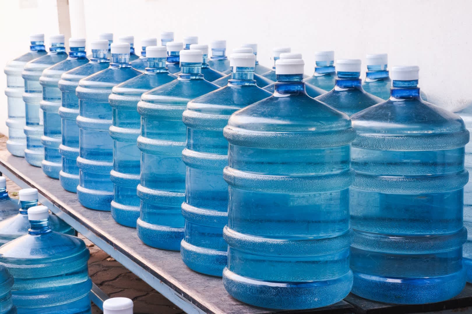 Usuarios sorprendidos por aumento de hasta 23% en precio del garrafón de agua purificada