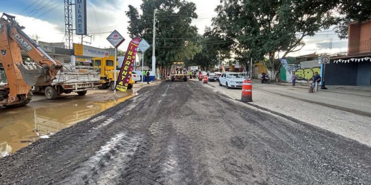 Inician Reparación Emergente en Avenida Monte Albán Ante Quejas Ciudadanas