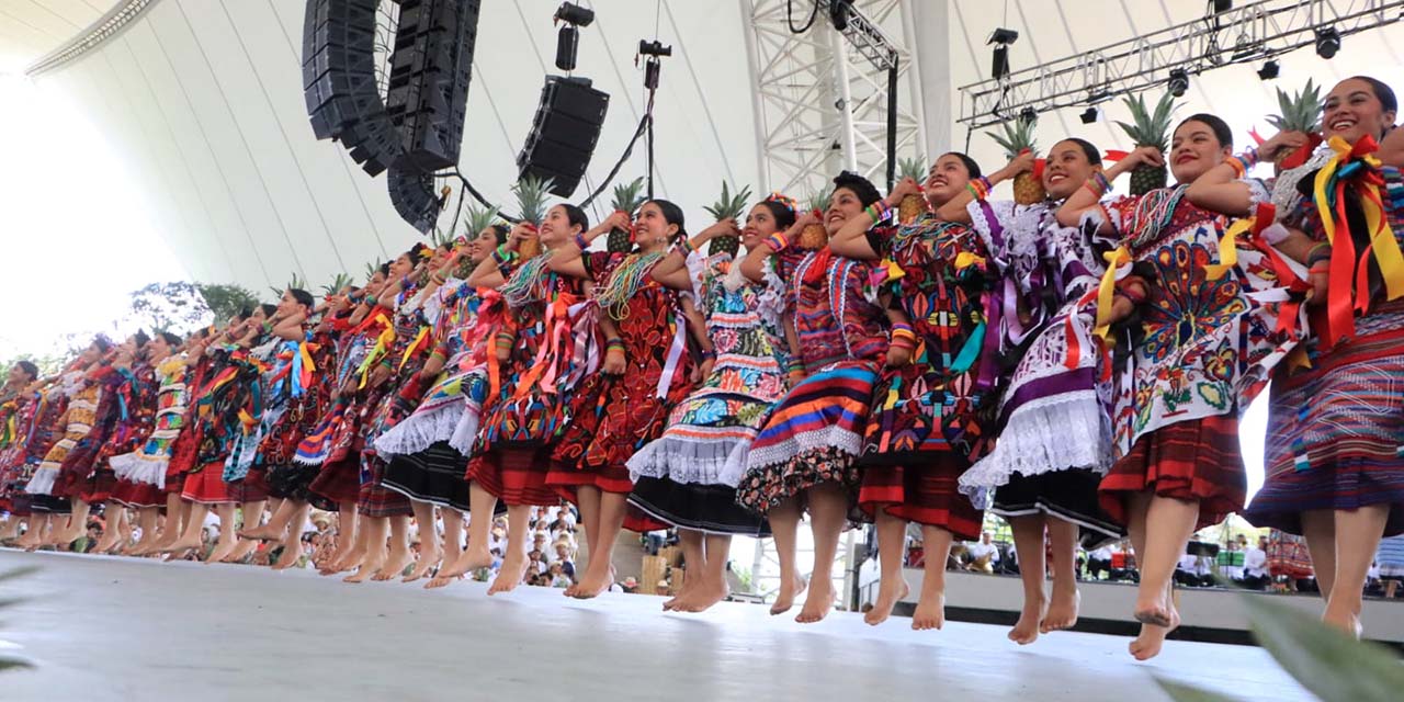 Miles celebran la Octava de la Guelaguetza con un estallido de cultura, música y tradición
