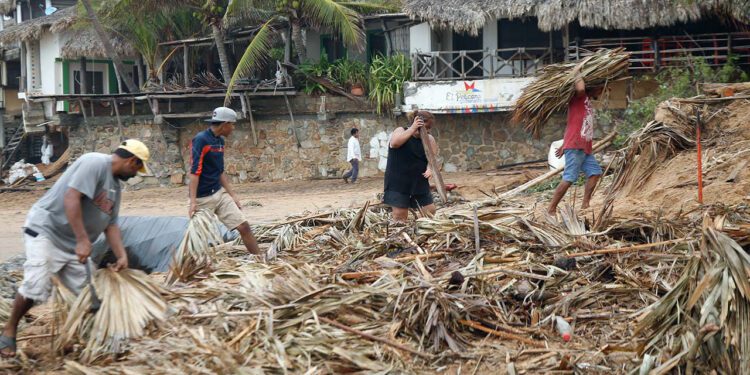 57 municipios de Oaxaca solicitan declaratoria de desastre natural tras paso del huracán Erick