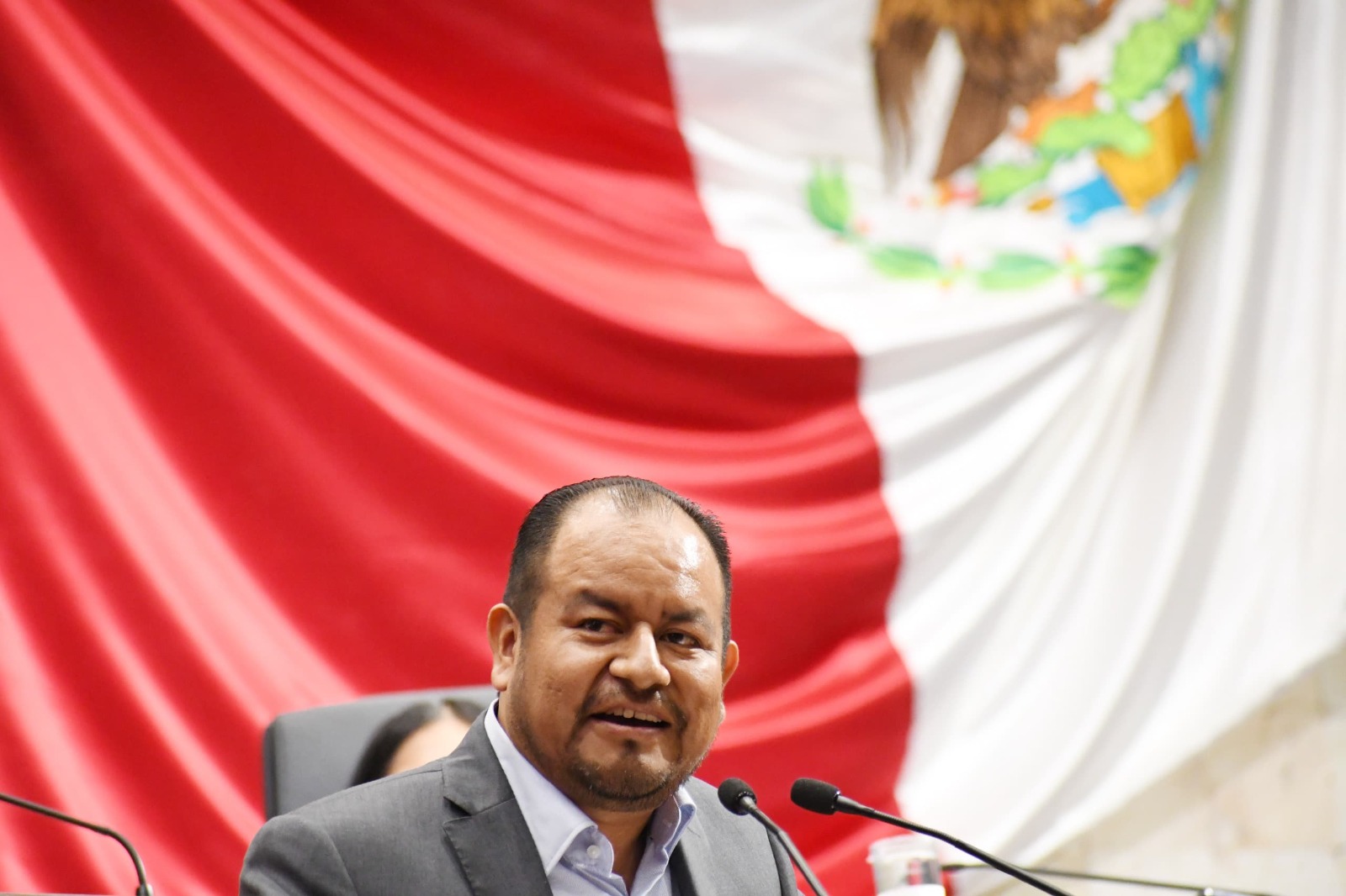 Proponen reconocer como elementos culturales identitarios, materiales e inmateriales los conocimientos, técnicas, diseños y bordados de la indumentaria típica de Santo Tomás Ocotepec