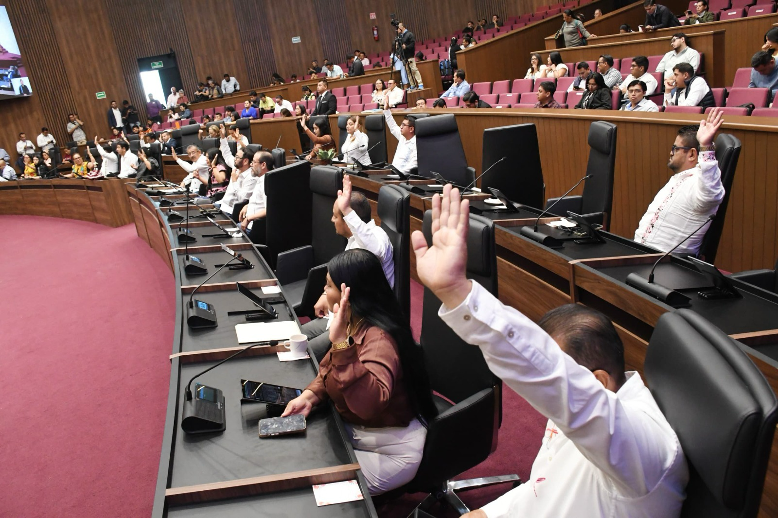 Parlamento aprueba cinco exhortos para rehabilitar diversos tramos carreteros, acceso a infraestructura pública, agilizar el flujo vehicular en la plaza de cobro de Huitzo y para una alimentación saludable en las infancias