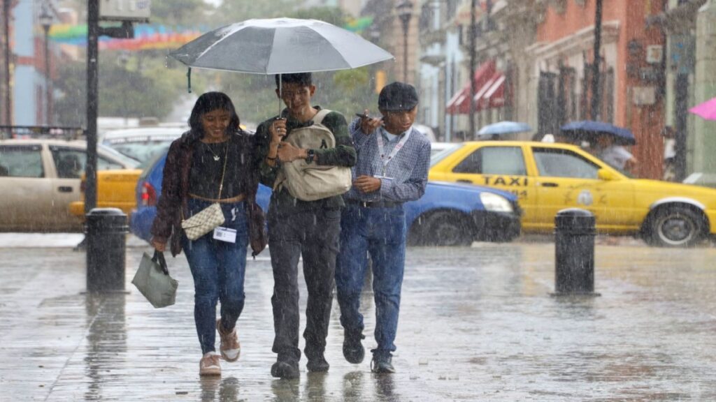 Onda tropical y monzón mexicano desatan lluvias intensas y calor extremo este 16 de julio ?️?