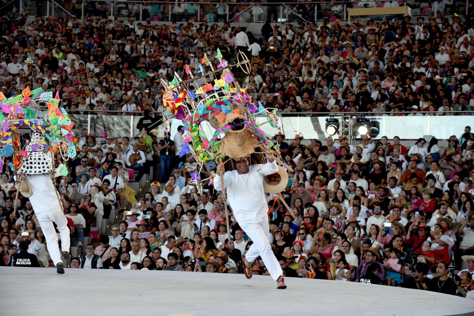 ? Oaxaca brilla en la Guelaguetza: satisfacción casi perfecta y turistas felices