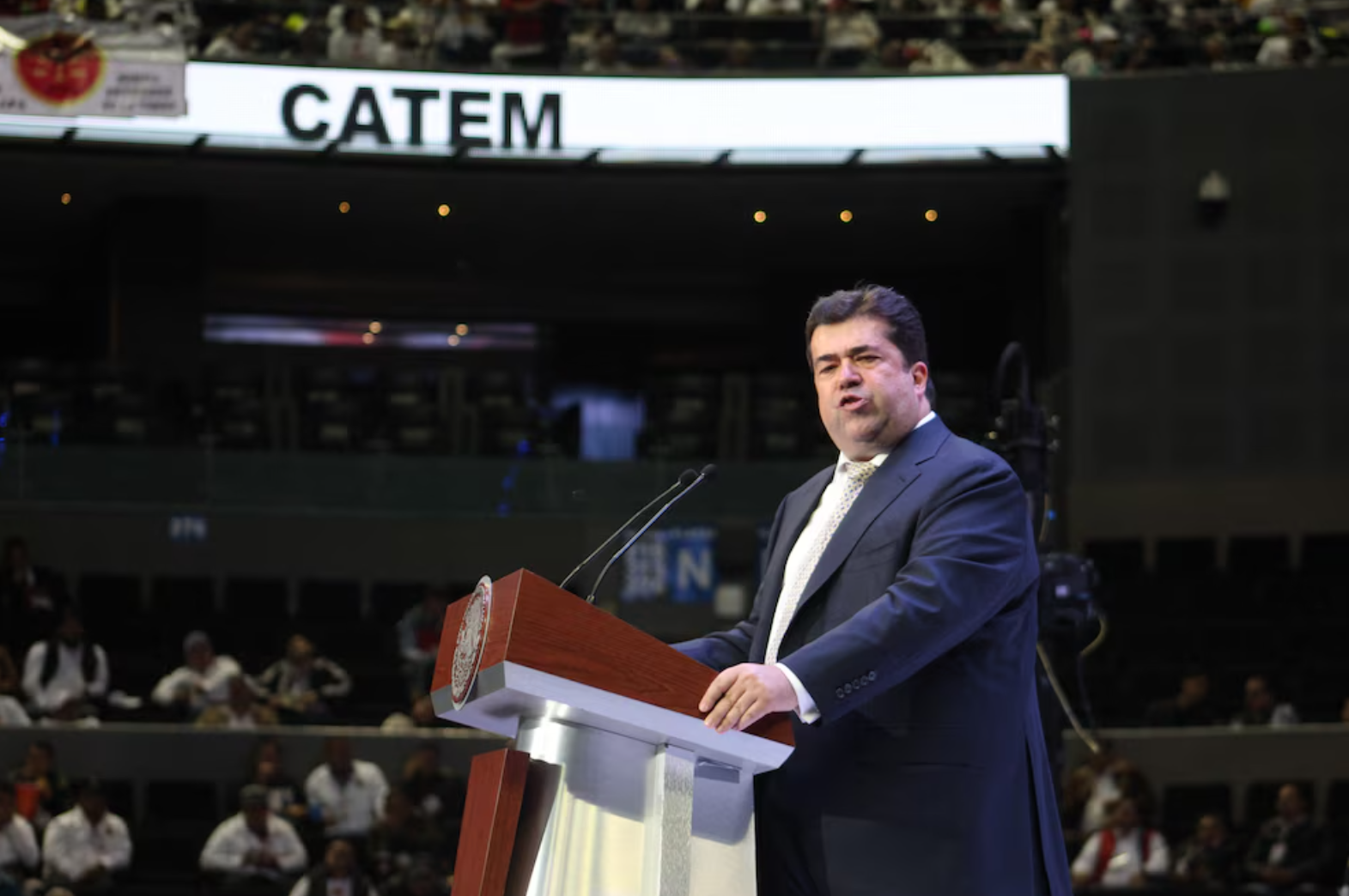 “Machismo en vivo: el comentario de Pedro Haces que convirtió un foro de mujeres en polémica nacional”