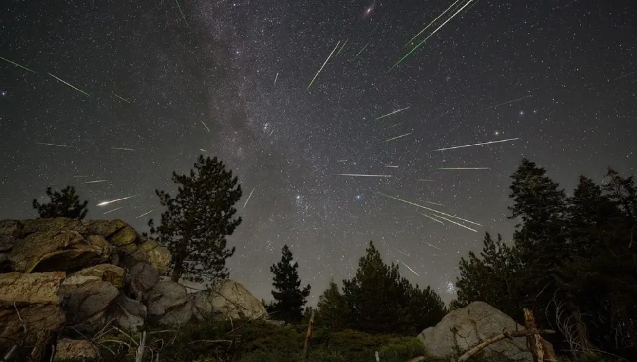 ¡Prepárate para el show más cool del año! La lluvia de meteoros Perseidas 2025 está aquí y este 12 de agosto puedes verla en vivo desde California.