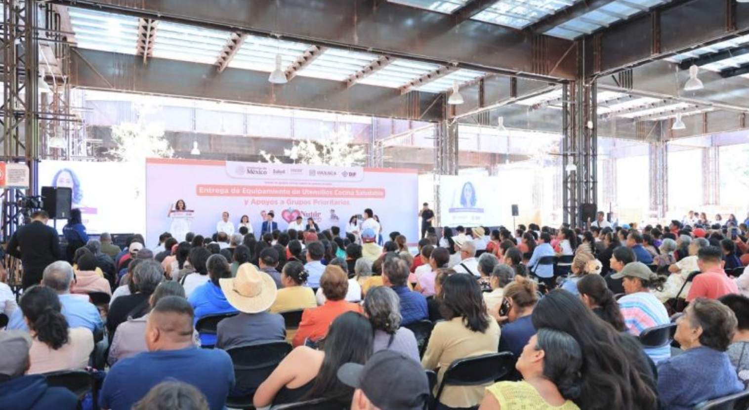 ? Oaxaca equipa 200 comedores comunitarios: más que ollas y cucharas, es alimento y esperanza