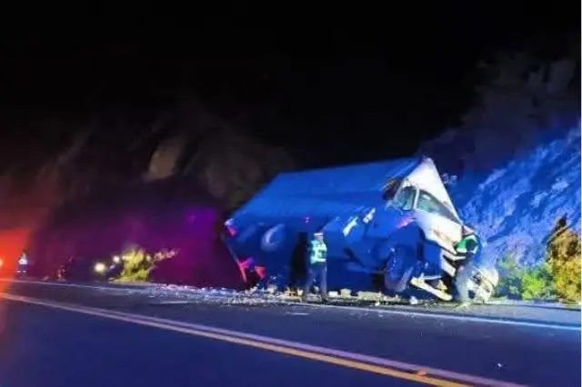 “Camionero convierte su tráiler en arma y frustra asalto en la Cuacnopalan-Oaxaca”