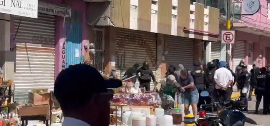? Adultos mayores quedan en la calle tras desalojo en Indio de Nuyoo