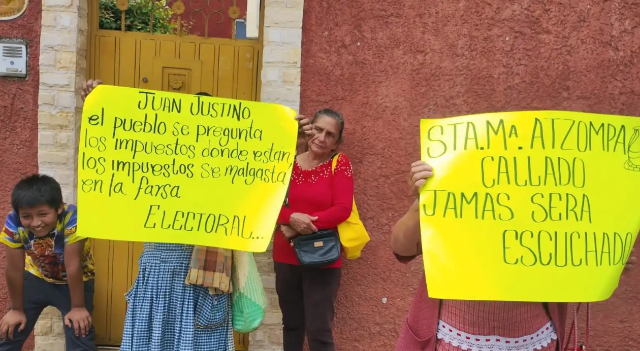 Habitantes de Santa María Atzompa protestan contra reelección e intromisión en procesos comunitarios