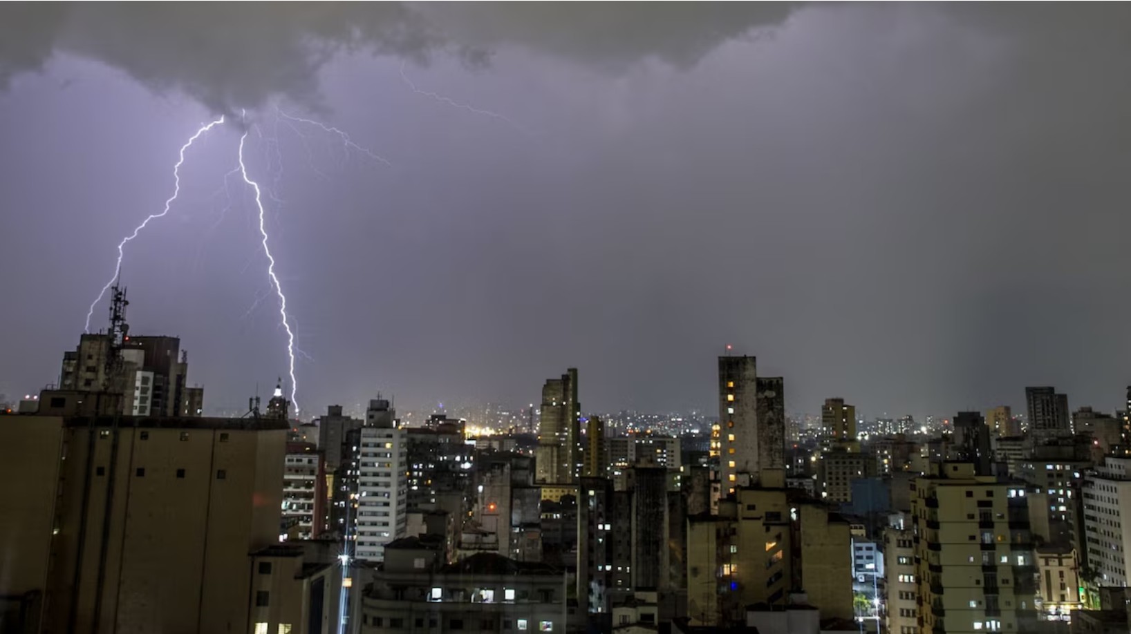 ?️ Tormenta en CDMX deja inundaciones severas, caos vial y desbordamiento del Río San Ángel