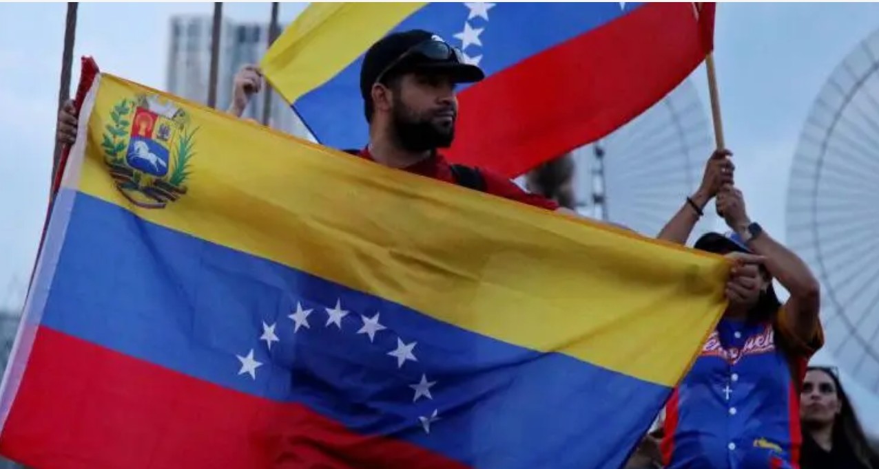 Tribunal de EE.UU. frena a Trump: no podrá usar ley de 1798 contra migrantes venezolanos ⚖️????
