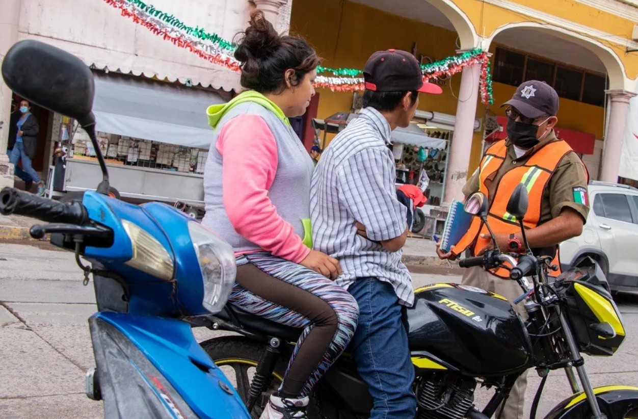 ?️ Oaxaca refuerza la seguridad vial: casco certificado obligatorio y prohibido llevar menores de 12 en moto