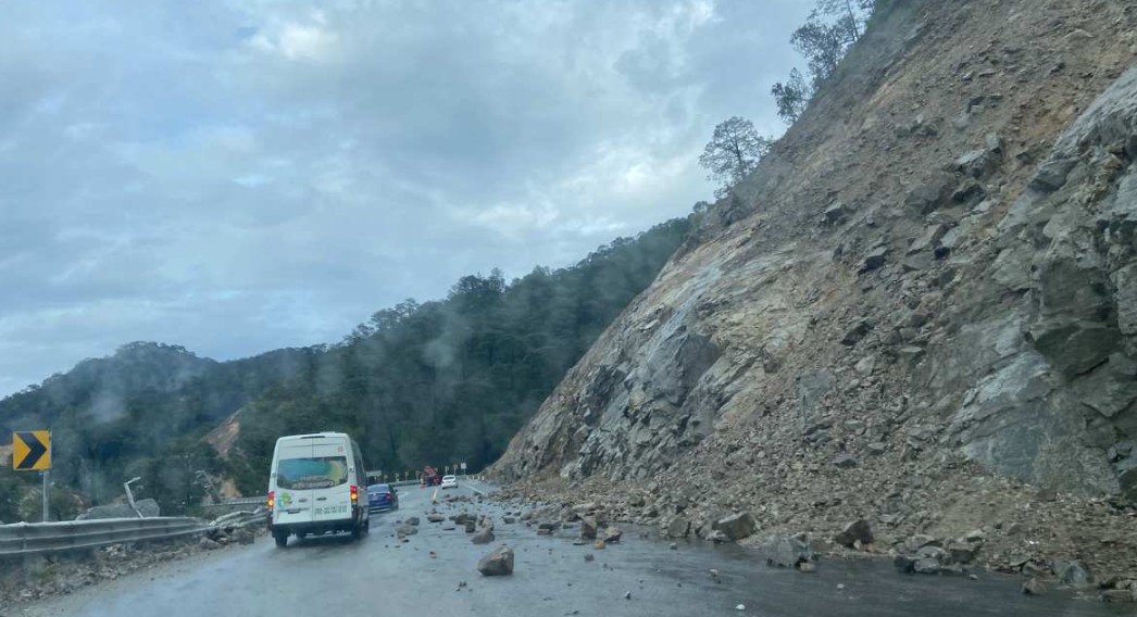 Tormenta Narda provoca deslaves y encharcamientos en la carretera Barranca Larga–Ventanilla