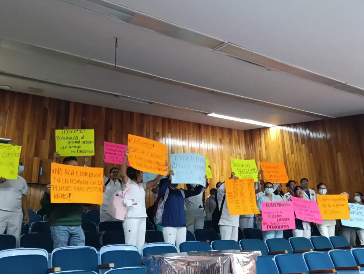 ✊ Trabajadores eventuales del ISSSTE exigen plazas laborales y denuncian corrupción