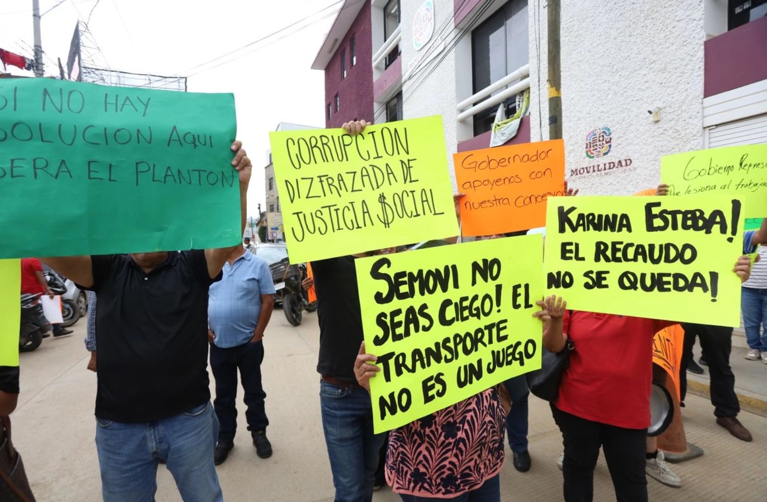 ? Transportistas acusan al gobierno de Oaxaca por retraso en renovación de concesiones
