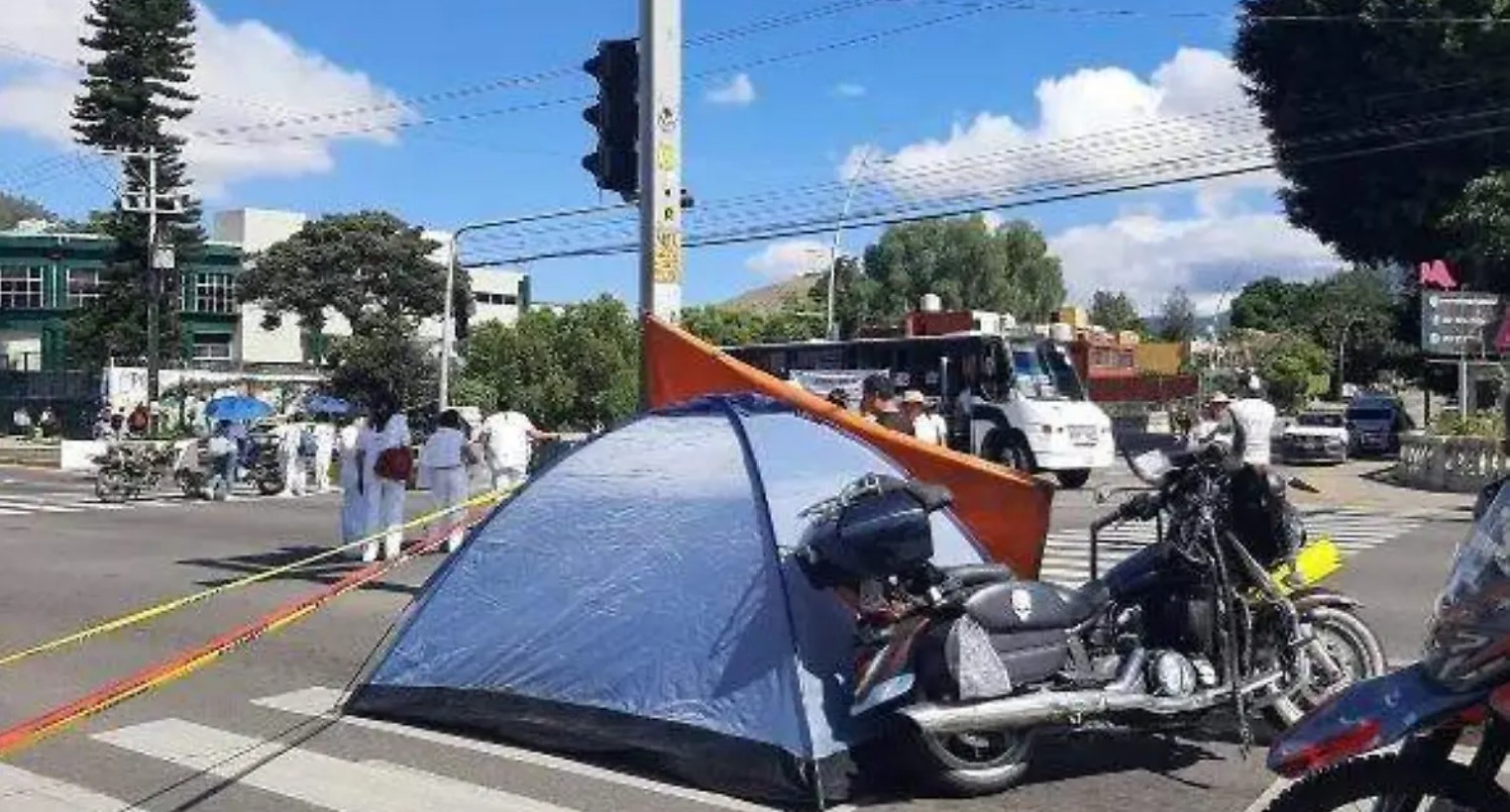? Trabajadores del ISSSTE vuelven a paralizar Oaxaca; exigen revocar plazas entregadas a la CNTE