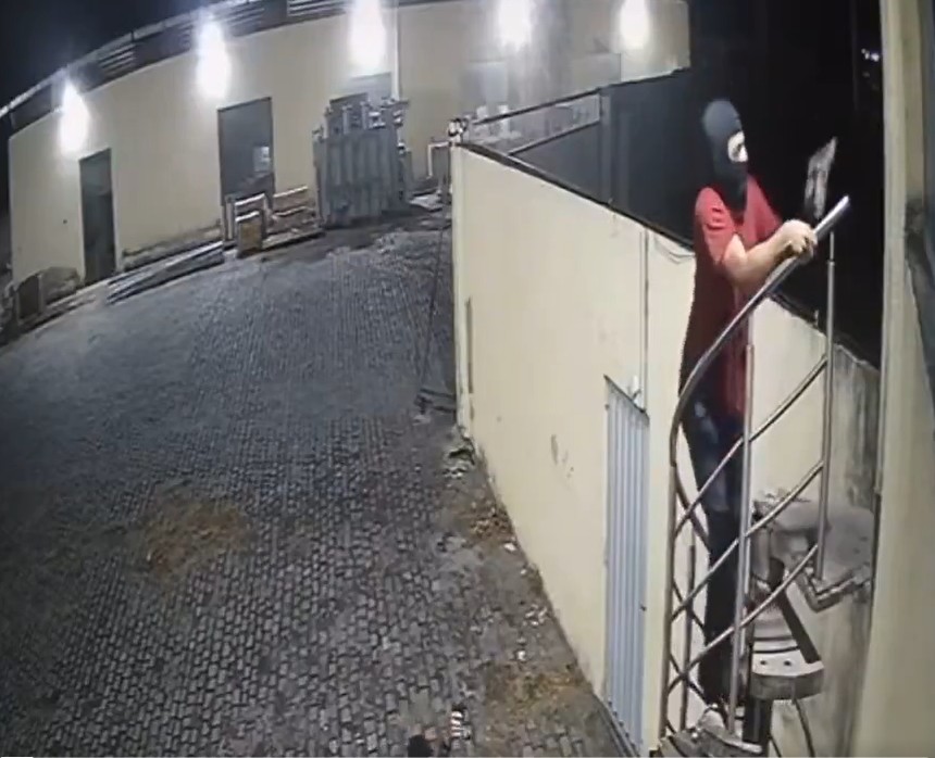 Tres personas mueren en intento de robo a caseta de vigilancia ?