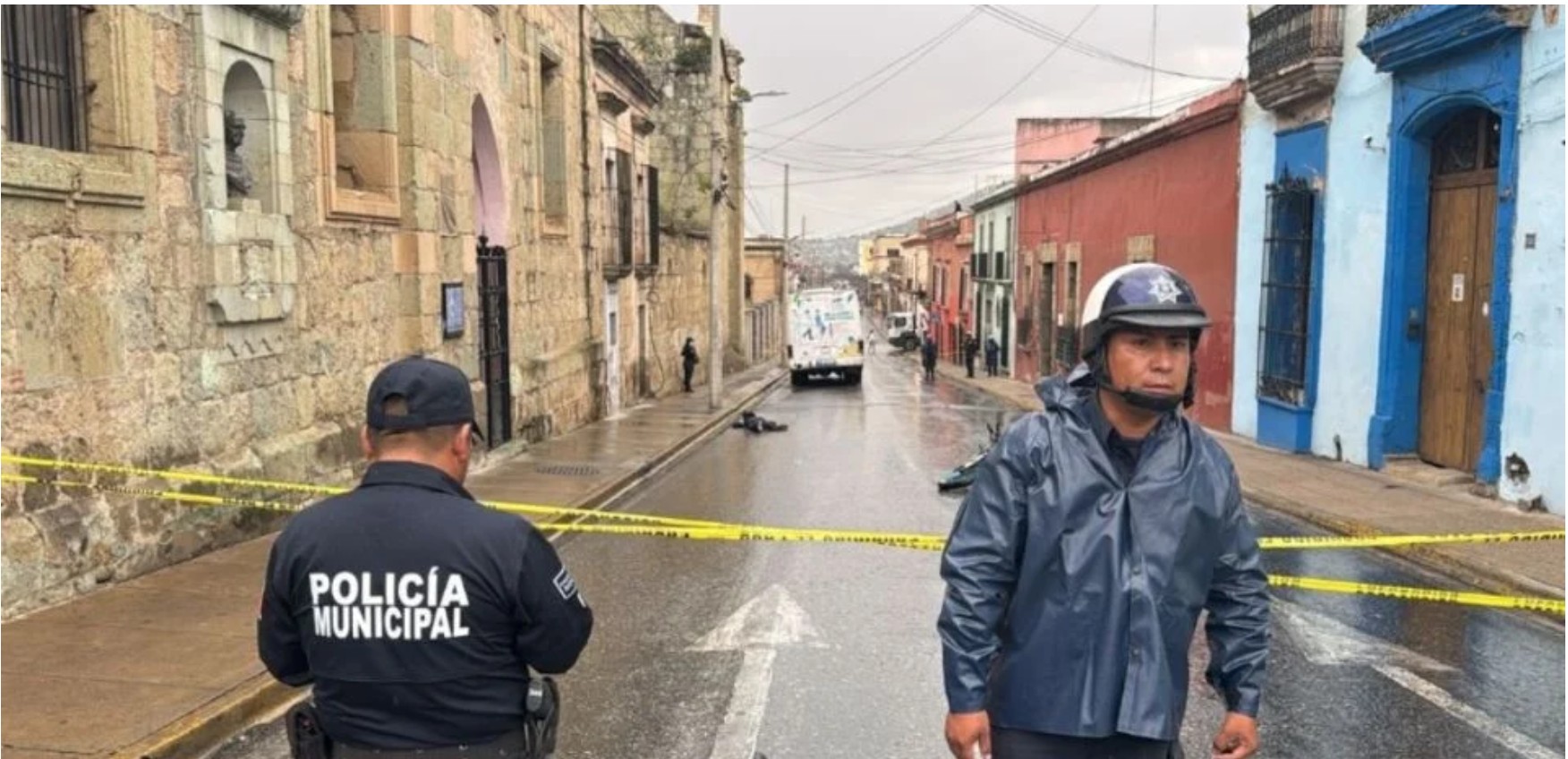 ? Tragedia en el centro de Oaxaca: joven motociclista pierde la vida tras ser arrollado por un autobús