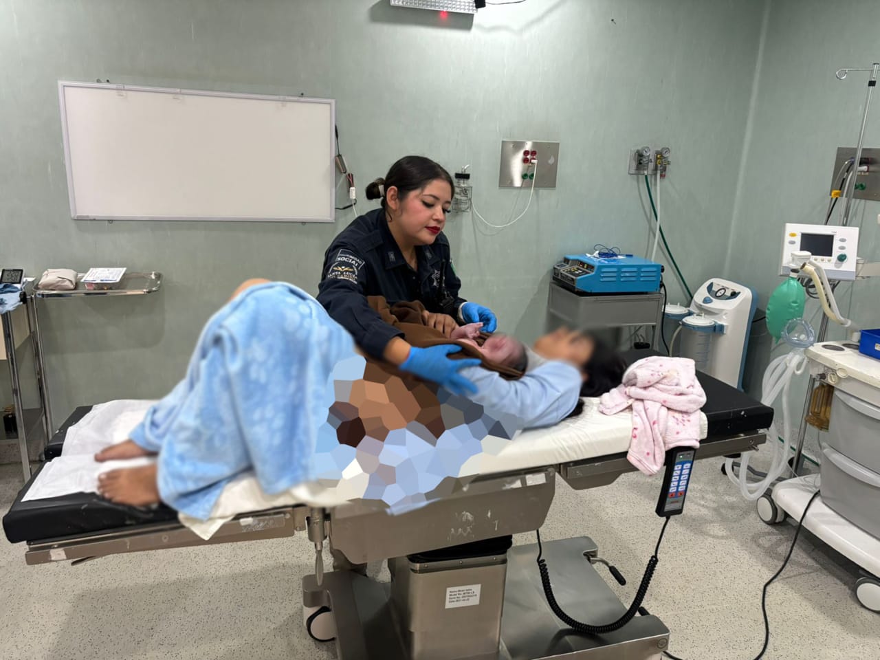 El edil Juan Carlos García Márquez informó en sus redes sociales que una mujer tuvo un parto exitoso a bordo de la ambulancia municipal.