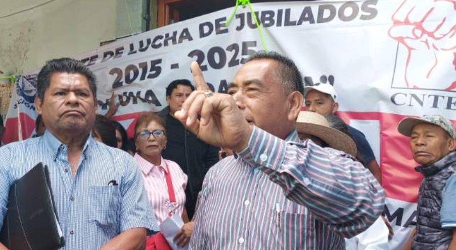 ?️ Jubilados de la Sección 22 toman edificio en Oaxaca y exigen la contratación de sus hijos