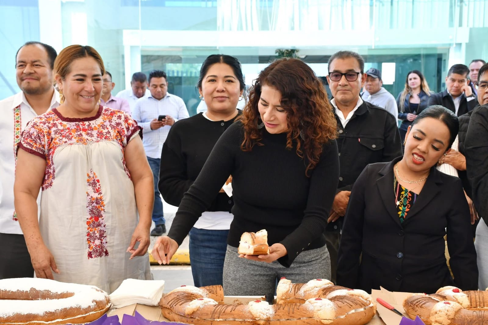 Comparten la tradicional Rosca de Reyes en el Congreso del Estado y refrendan compromiso con la ciudadanía